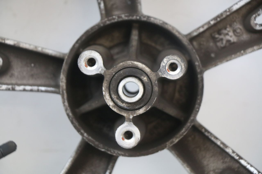 photo de LLANTA DELANTERA PEUGEOT KISBEE 4T 50 (2018 - 2022) - Estado de la superficie y material