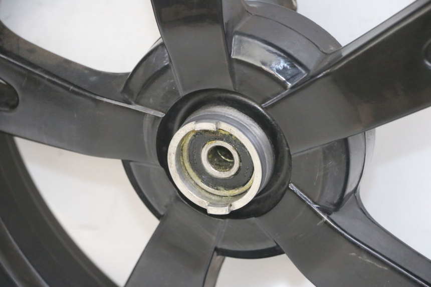 photo de LLANTA DELANTERA PEUGEOT KISBEE 4T 50 (2018 - 2022) - Estado de la superficie y material