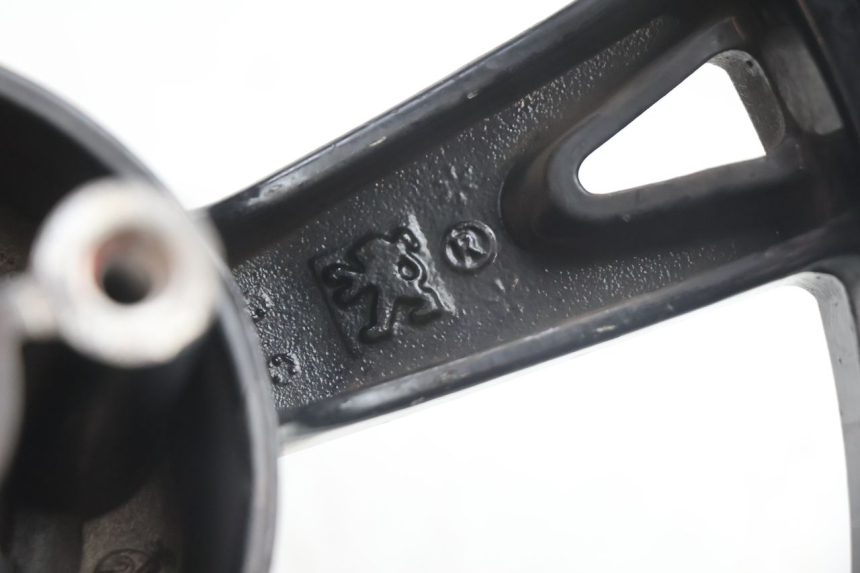 photo de LLANTA DELANTERA PEUGEOT KISBEE 4T 50 (2018 - 2022) - Inspección visual detallada