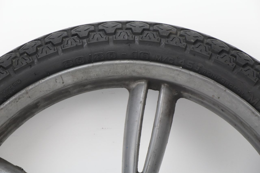 photo de LLANTA DELANTERA PEUGEOT LOOXOR 50 (2001 - 2004) - Primer plano de alta resolución