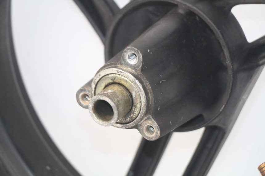 photo de RUEDA DELANTERA PEUGEOT LUDIX 50 (2005 - 2007) - Detalles de los puntos de fijación