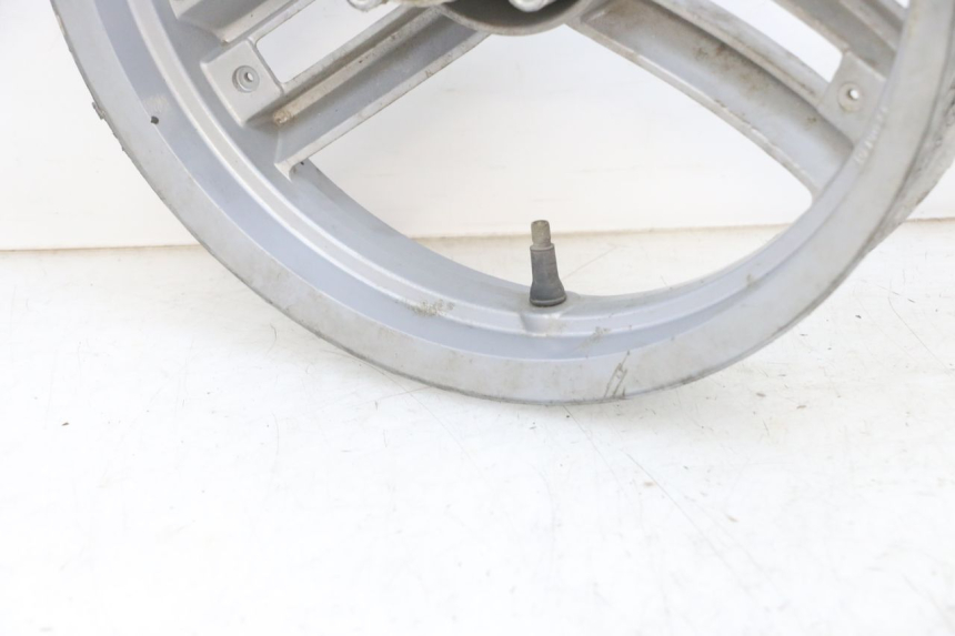 photo de LLANTA DELANTERA PEUGEOT LUDIX 50 (2008 - 2017) - Primer plano de alta resolución