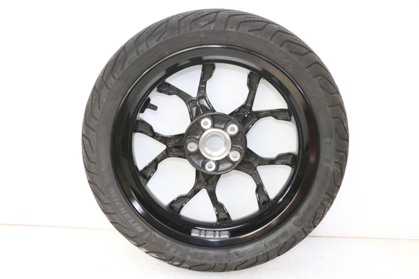 photo de LLANTA DELANTERA  PIAGGIO MP3 HPE 310 (2024 - 2025) - Características distintivas