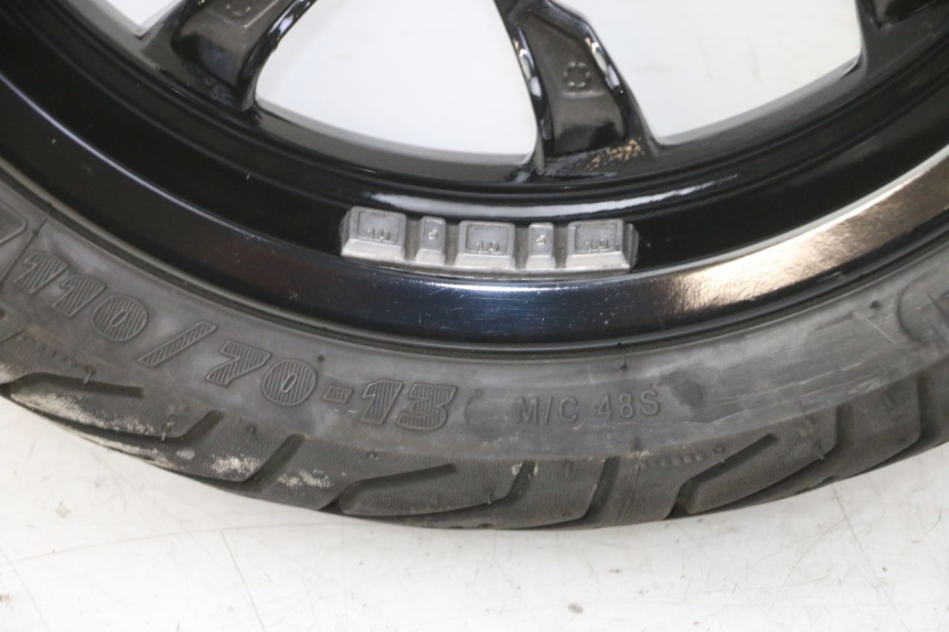 photo de LLANTA DELANTERA  PIAGGIO MP3 HPE 310 (2024 - 2025) - Zoom sobre los componentes