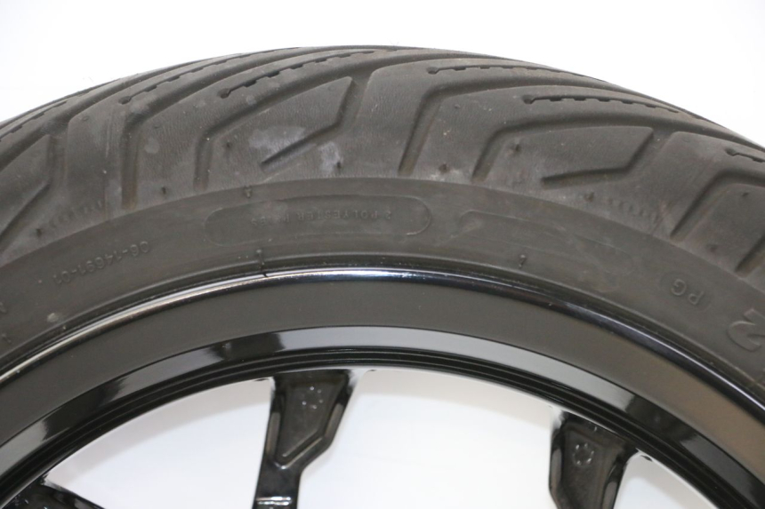 photo de LLANTA DELANTERA  PIAGGIO MP3 HPE 310 (2024 - 2025) - Primer plano de alta resolución