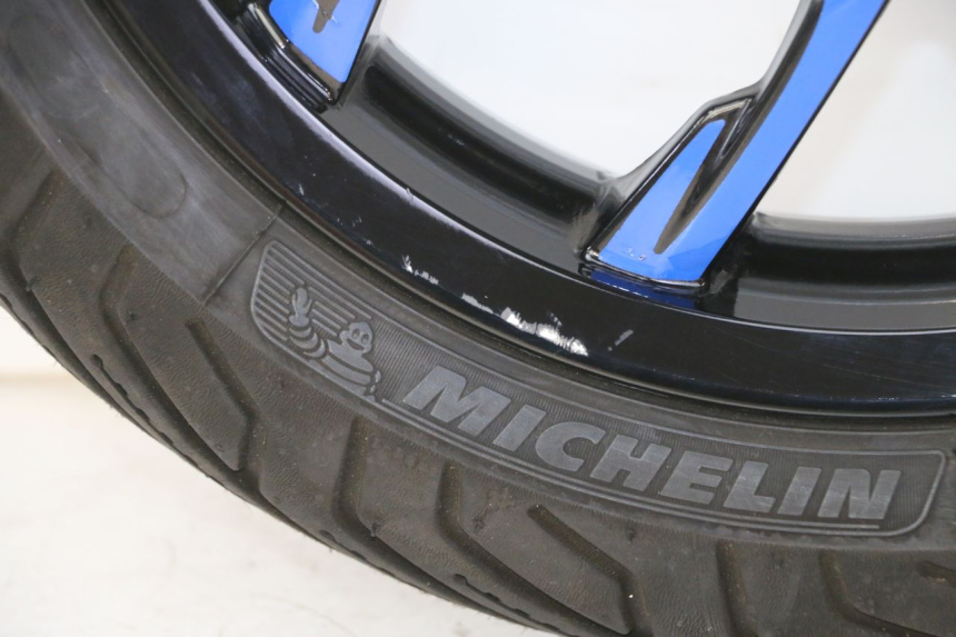 photo de LLANTA DELANTERA  PIAGGIO MP3 HPE 310 (2024 - 2025) - Inspección visual detallada