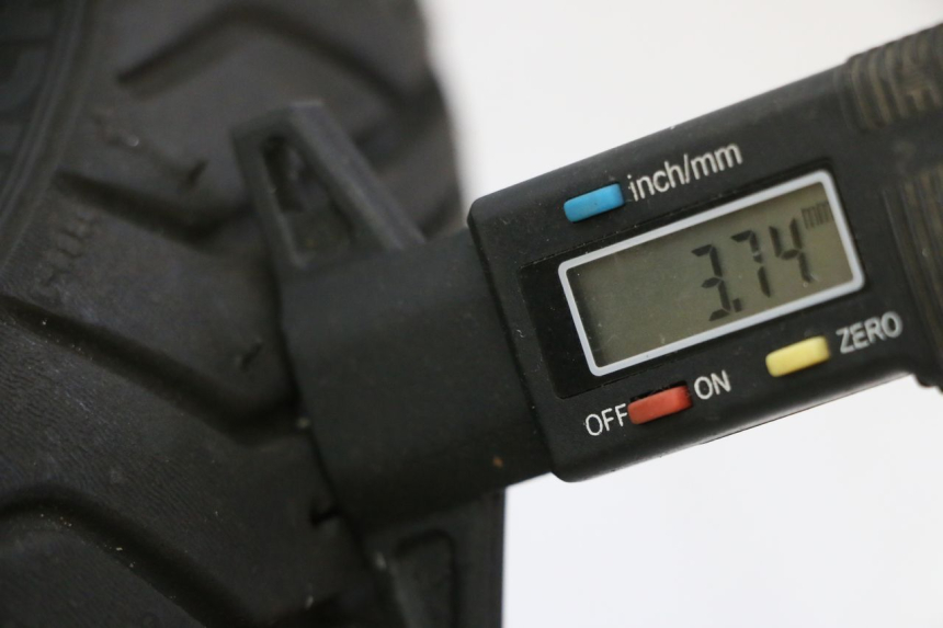 photo de LLANTA DELANTERA  PIAGGIO MP3 HPE 310 (2024 - 2025) - Zoom estado de uso