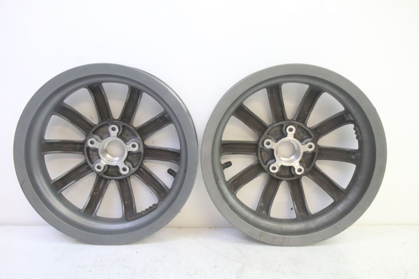 photo de LLANTA DELANTERA PIAGGIO MP3 LT 400 (2007 - 2012) - Zoom sobre los componentes