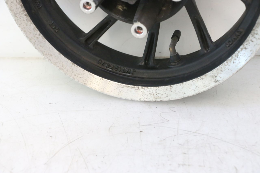 photo de LLANTA DELANTERA  KYMCO LIKE 4T 50 (2019 - 2025) - Primer plano técnico