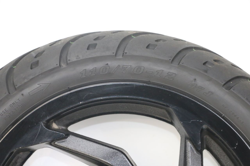 photo de LLANTA DELANTERA SYM ORBIT III 3 4T 50 (2018 - 2021) - Primer plano técnico