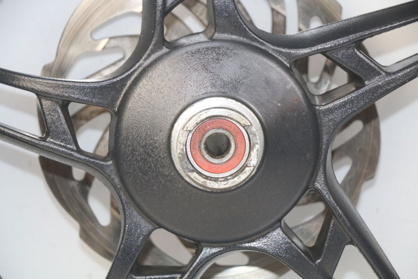 photo de LLANTA DELANTERA KSR PANDORA 4T 50 (2018 - 2023) - Zoom sobre los componentes