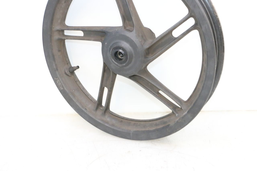 photo de LLANTA DELANTERA  HONDA PCX (JF57/JF64) 125 (2014 - 2018) - Primer plano técnico