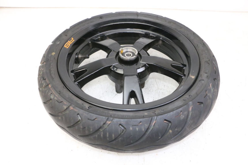 photo de LLANTA DELANTERA PEUGEOT KISBEE 2T 50 (2010 - 2017) - Primer plano técnico