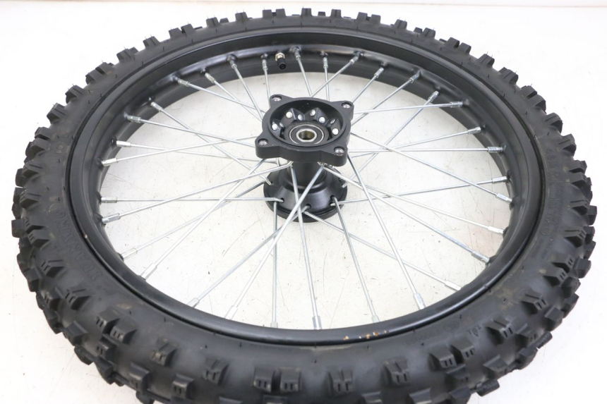 photo de LLANTA DELANTERA  APOLLO RFZ 140 - Detalles de los puntos de fijación