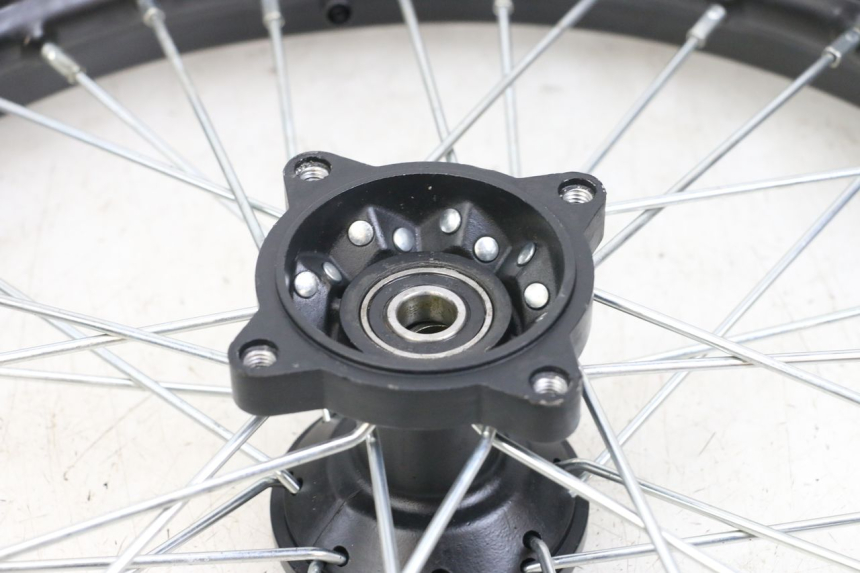 photo de LLANTA DELANTERA  APOLLO RFZ 140 - Estado de la superficie y material