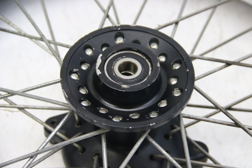 photo de LLANTA DELANTERA HYOSUNG RT KARION 125 (2003 - 2007) - Inspección visual detallada