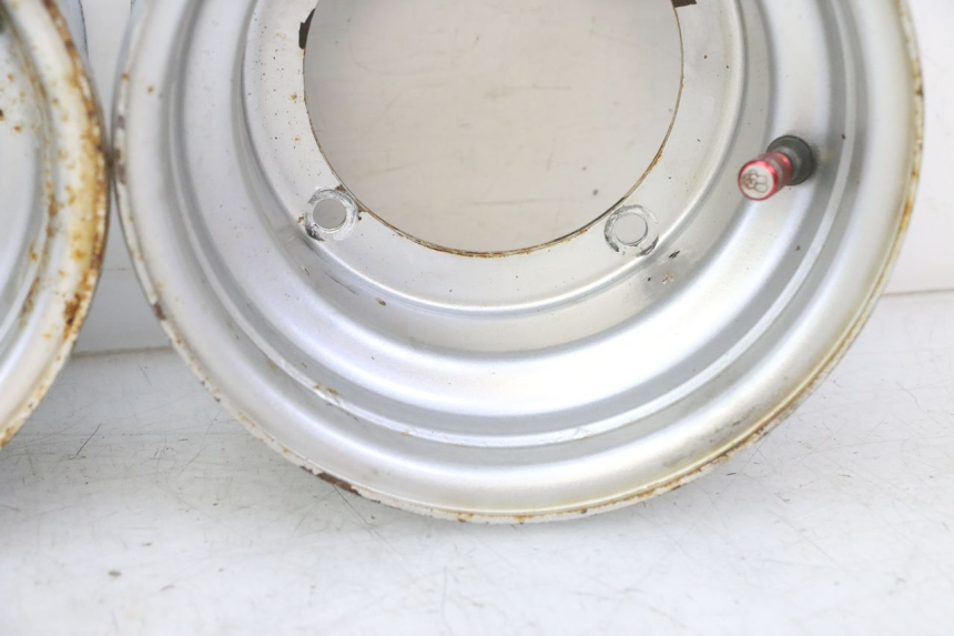 photo de LLANTA DELANTERA  HYTRACK S 150 (2003 - 2011) - Primer plano de alta resolución