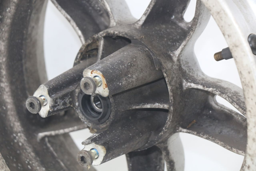 photo de LLANTA DELANTERA  DAELIM S2 125 (2006 - 2007) - Detalles de los puntos de fijación