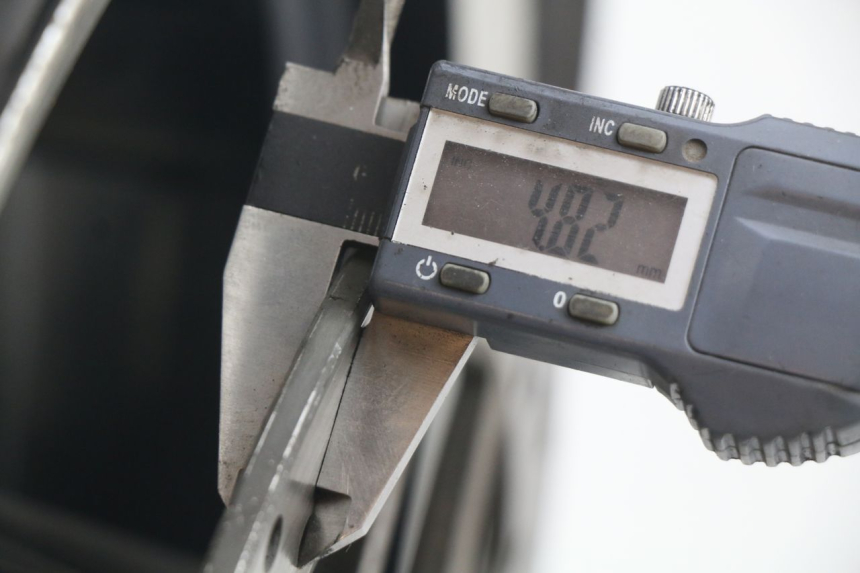 photo de LLANTA DELANTERA PEUGEOT SATELIS 125 (2010 - 2012) - Detalle de la pieza