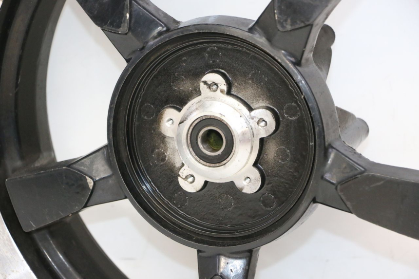 photo de RUEDA DELANTERA PEUGEOT SATELIS 125 (2006 - 2009) - Enfoque en la estructura