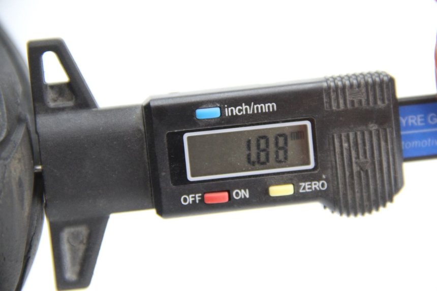 photo de LLANTA DELANTERA  JM MOTORS SC 4T 50 (2018 - 2021) - Estado de la superficie y material