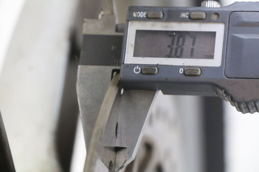 photo de LLANTA DELANTERA APRILIA SCARABEO 100 (2003 - 2012) - Detalle de la pieza