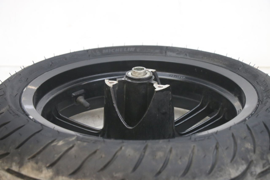 photo de LLANTA DELANTERA PEUGEOT SPEEDFIGHT 4 4T 50 (2015 - 2020) - Primer plano técnico