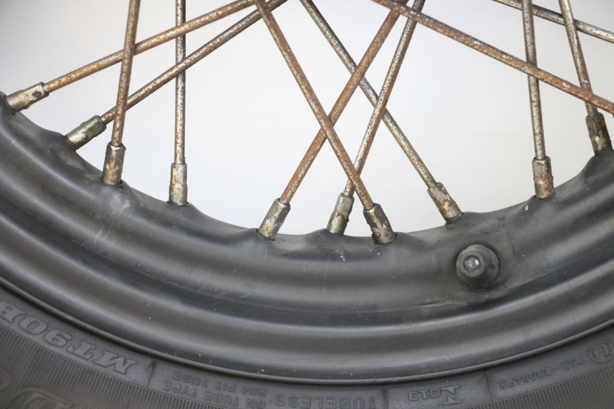 photo de LLANTA DELANTERA  HARLEY DAVIDSON SPORTSTER XL CUSTOM 1200 (2003 - 2004) - Primer plano técnico