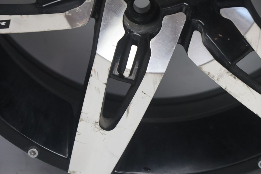 photo de LLANTA DELANTERA  CAN-AM SPYDER RS 1000 (2008 - 2012) - Estado de la superficie y material