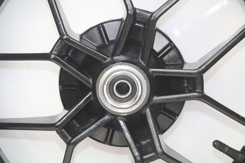 photo de LLANTA DELANTERA APRILIA SR 2T 50 (2018 - 2022) - Primer plano de alta resolución