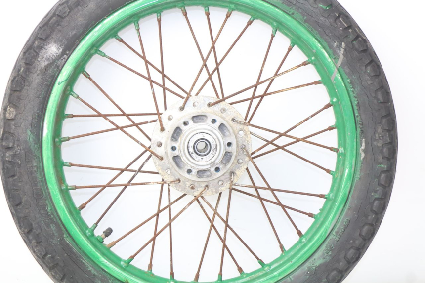 photo de LLANTA DELANTERA YAMAHA SR 125 (1982 - 2003) - Primer plano técnico