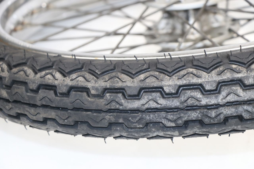 photo de LLANTA DELANTERA  SUZUKI GN 125 (1997 - 2000) - Detalle de la pieza