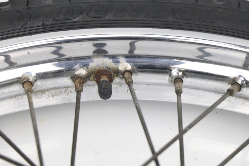 photo de LLANTA DELANTERA  SUZUKI GN 125 (1997 - 2000) - Detalles de los puntos de fijación