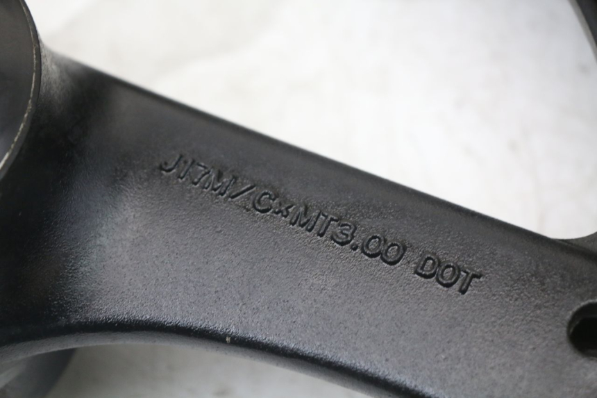 photo de LLANTA DELANTERA  SUZUKI GS F 500 (2004 - 2007) - Detalles de los puntos de fijación