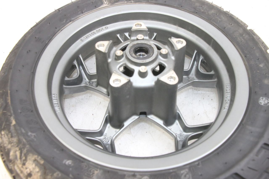 photo de LLANTA DELANTERA APRILIA SXR 50 (2021 - 2023) - Primer plano técnico