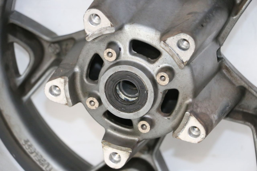 photo de LLANTA DELANTERA APRILIA SXR 50 (2021 - 2023) - Primer plano técnico