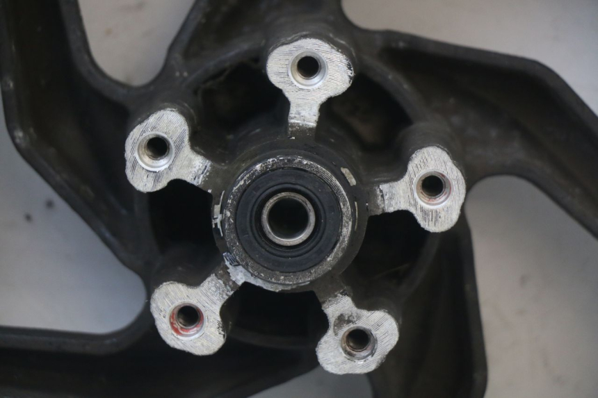 photo de LLANTA DELANTERA SYM ORBIT III 3 4T 50 (2018 - 2021) - Características distintivas