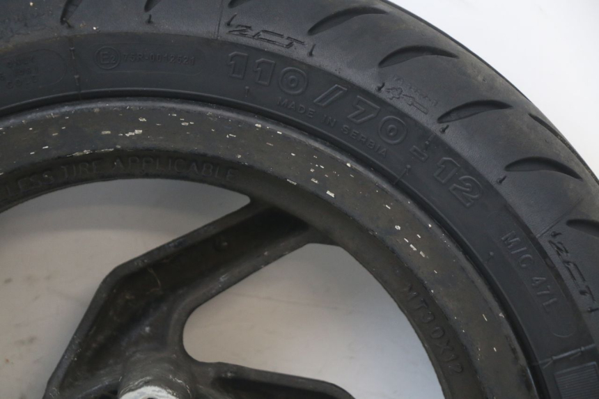 photo de LLANTA DELANTERA SYM ORBIT III 3 4T 50 (2018 - 2021) - Primer plano de alta resolución