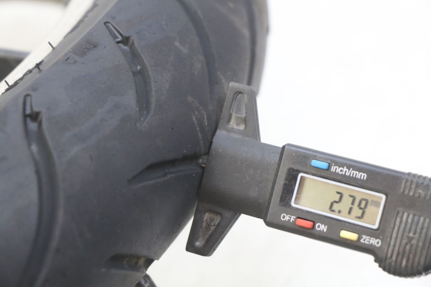 photo de LLANTA DELANTERA PEUGEOT TWEET 4T 50 (2010 - 2014) - Detalle de la pieza