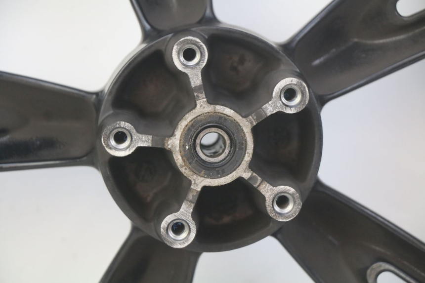 photo de RUEDA DELANTERA PEUGEOT TWEET 125 (2010 - 2017) - Características distintivas