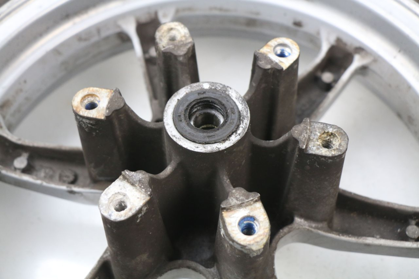 photo de LLANTA DELANTERA  SUZUKI UH BURGMAN 125 (2002 - 2006) - Primer plano técnico