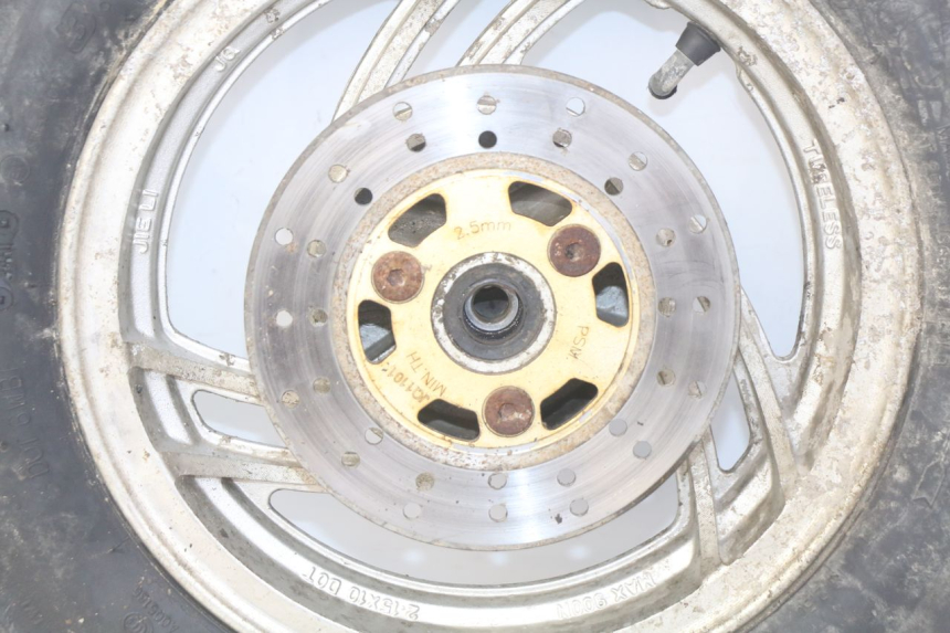 photo de LLANTA DELANTERA PEUGEOT V-CLIC VCLIC 50 (2007 - 2013) - Primer plano de alta resolución