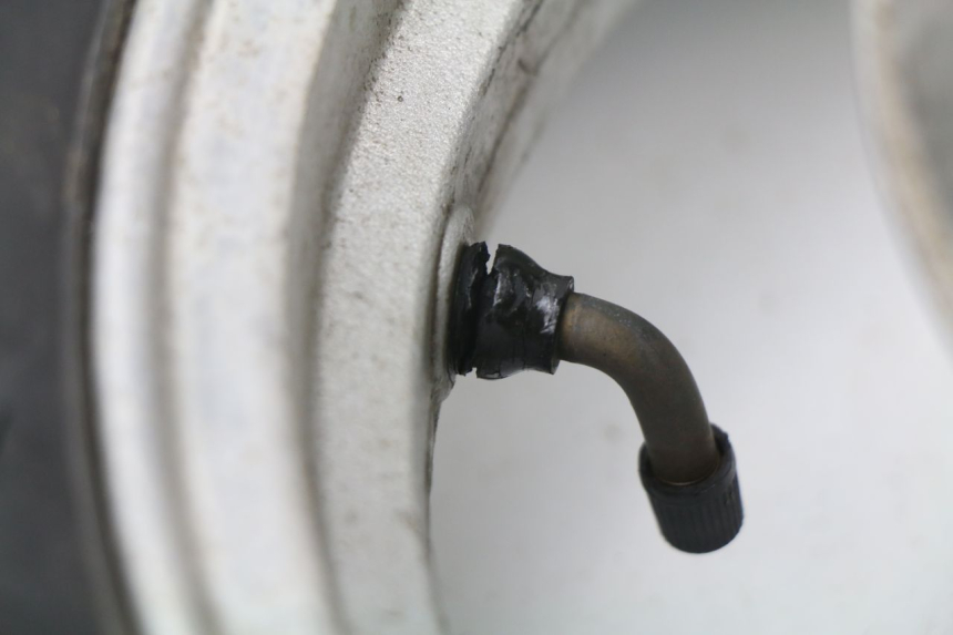 photo de LLANTA DELANTERA  RAZZO VENICE 50 (2009 - 2014) - Primer plano técnico