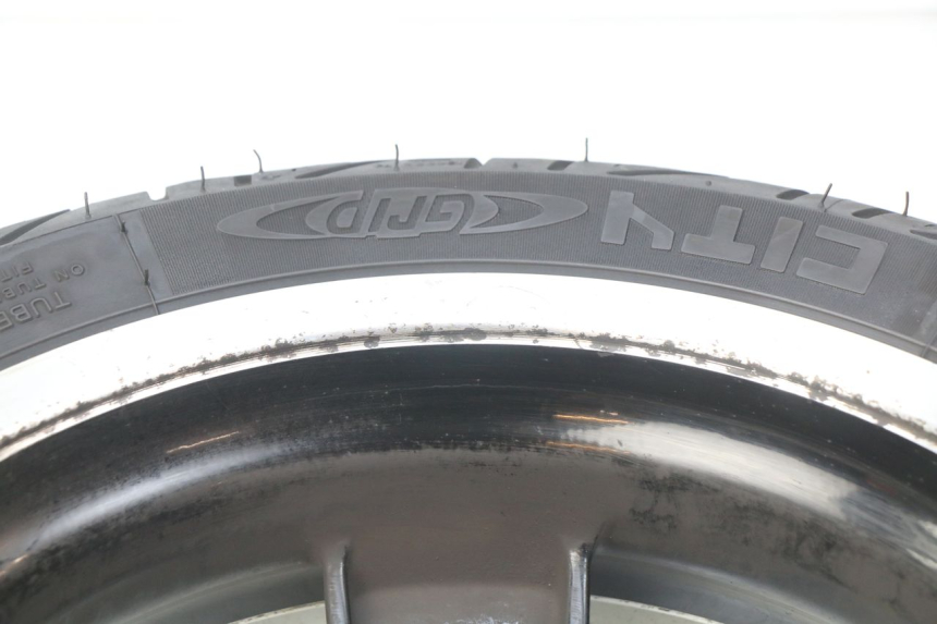 photo de LLANTA DELANTERA PIAGGIO VESPA GTS IGET ABS 125 (2017 - 2023) - Primer plano técnico