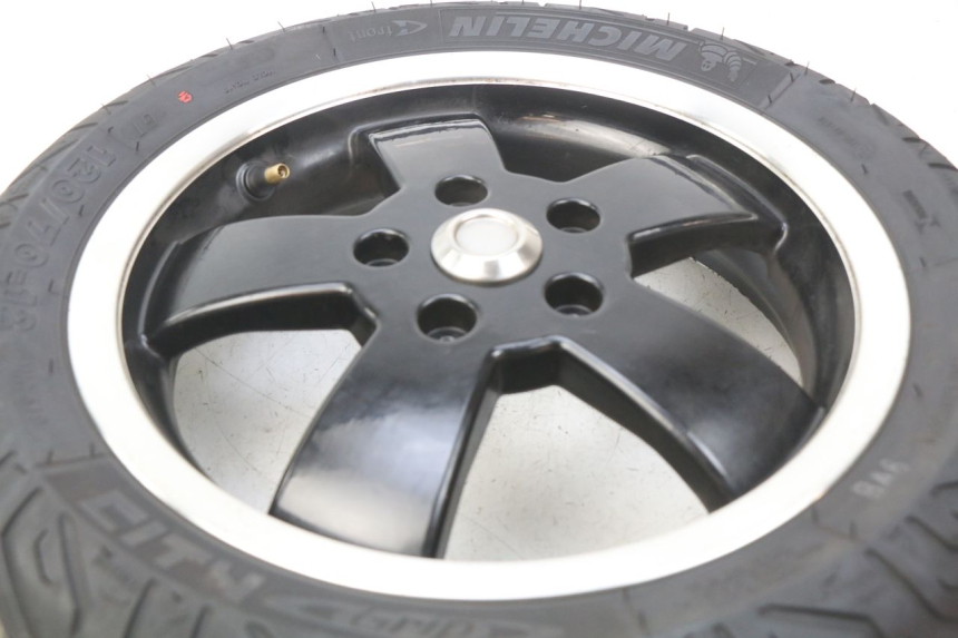 photo de LLANTA DELANTERA PIAGGIO VESPA GTS IGET ABS 125 (2017 - 2023) - Detalles de los puntos de fijación