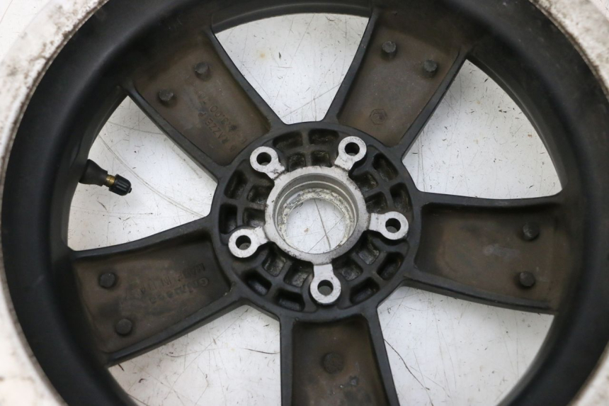 photo de LLANTA DELANTERA PIAGGIO VESPA GTS SUPER IE 125 (2009 - 2016) - Detalles de los puntos de fijación