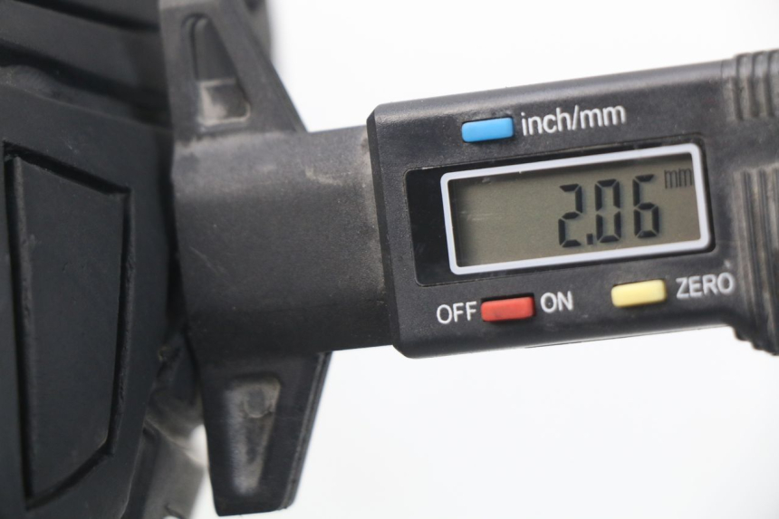 photo de LLANTA DELANTERA  PIAGGIO VESPA LX IE 125 (2010 - 2012) - Enfoque en la estructura