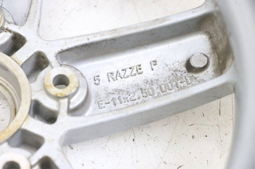 photo de LLANTA DELANTERA PIAGGIO VESPA LX 125 (2005 - 2010) - Detalles de los puntos de fijación