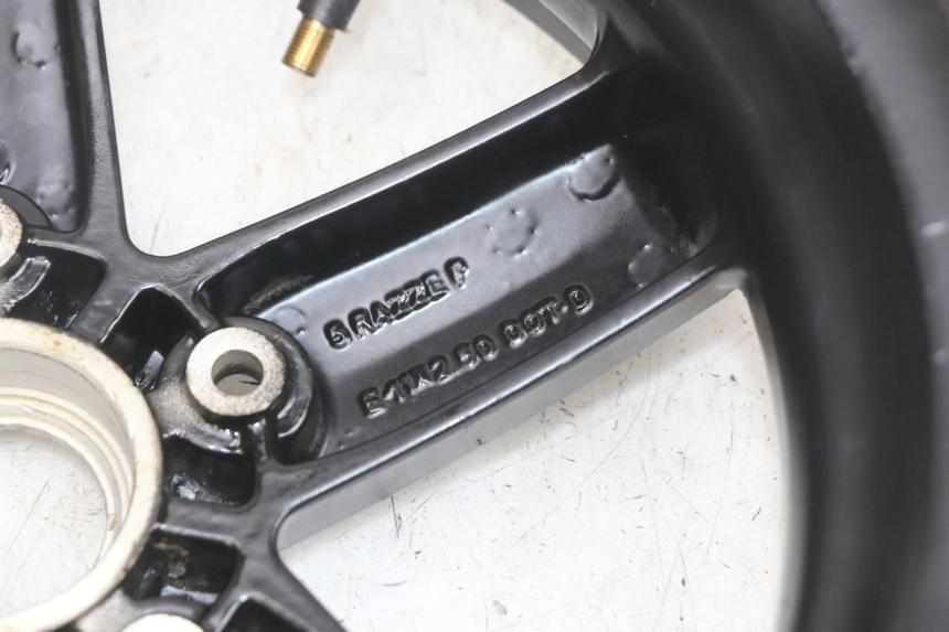 photo de LLANTA DELANTERA PIAGGIO VESPA S 2T 50 (2007 - 2014) - Estado de la superficie y material