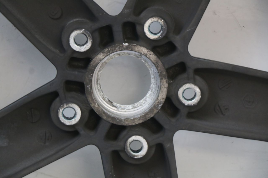 photo de LLANTA DELANTERA PIAGGIO VESPA S 2T 50 (2007 - 2014) - Estado de la superficie y material